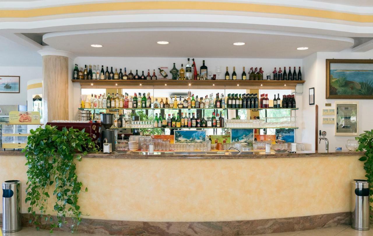 Aparthotel Happy Days à Capo Vaticano Extérieur photo
