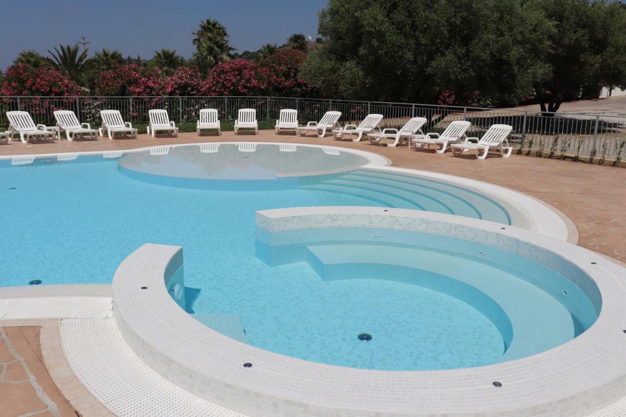 Aparthotel Happy Days à Capo Vaticano Extérieur photo