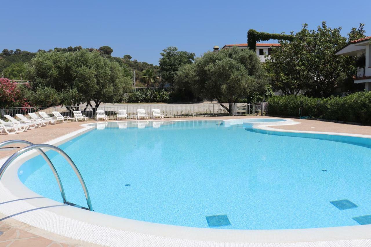 Aparthotel Happy Days à Capo Vaticano Extérieur photo