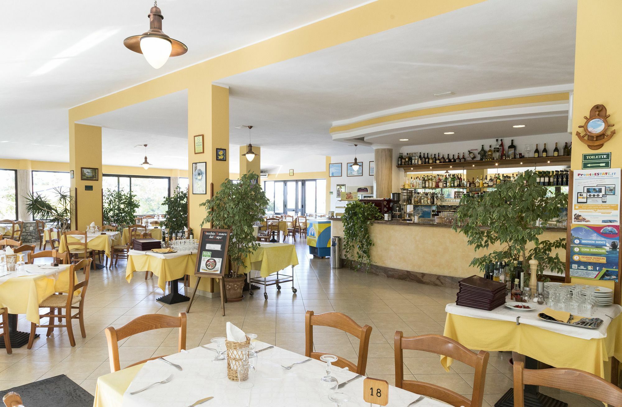 Aparthotel Happy Days à Capo Vaticano Extérieur photo