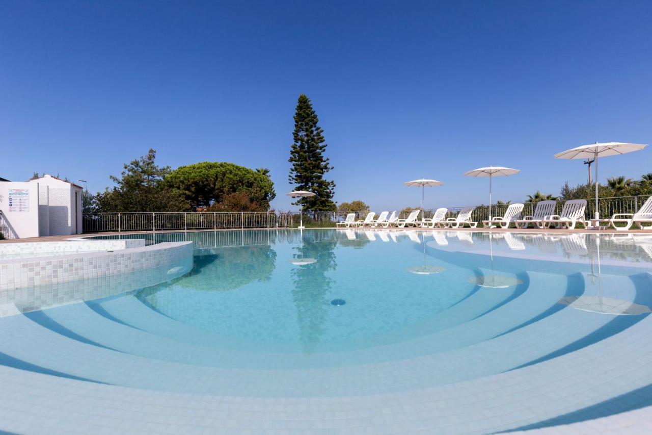Aparthotel Happy Days à Capo Vaticano Extérieur photo