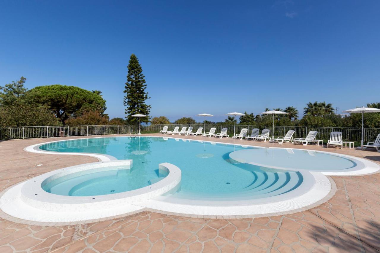 Aparthotel Happy Days à Capo Vaticano Extérieur photo