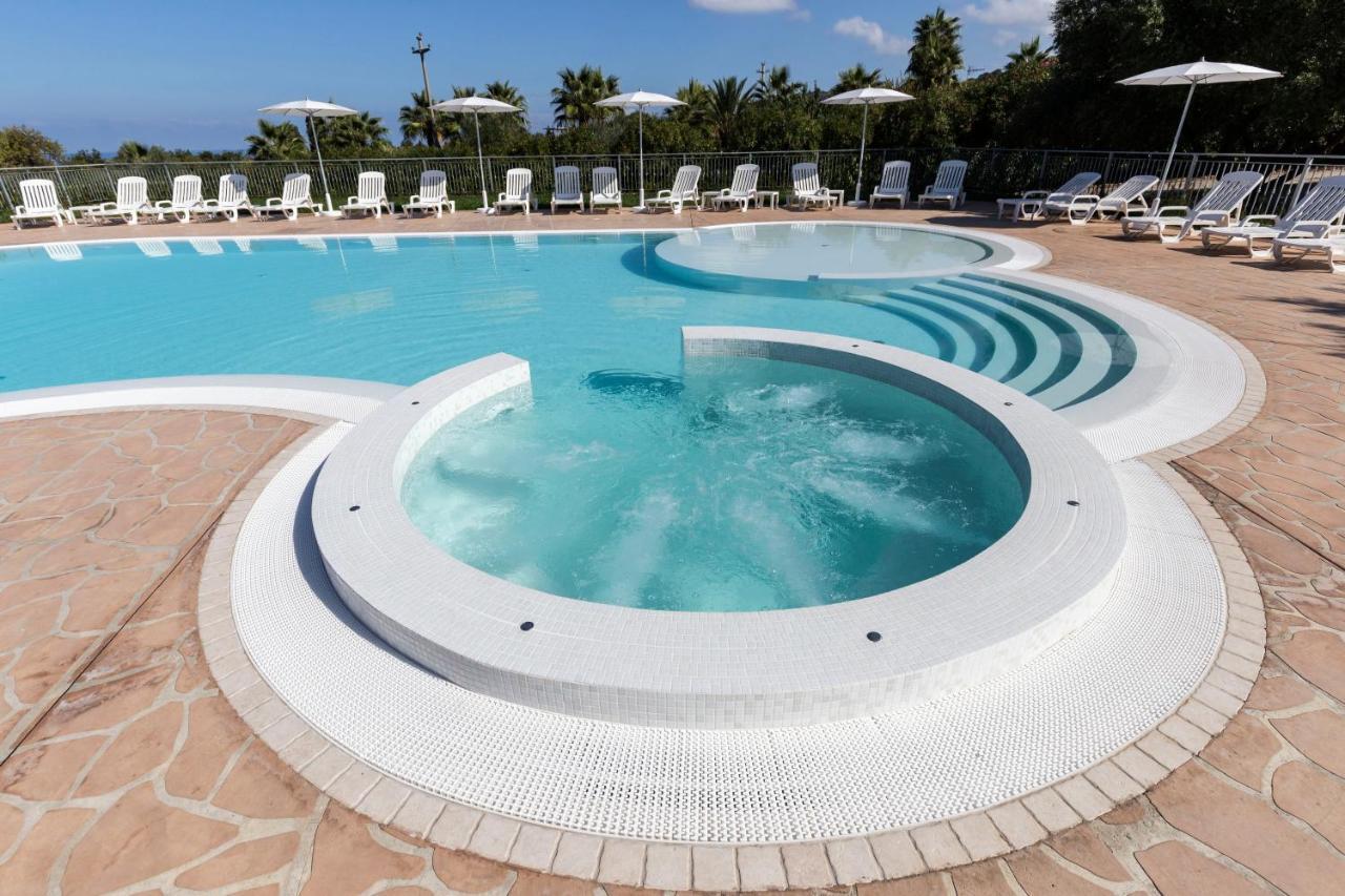 Aparthotel Happy Days à Capo Vaticano Extérieur photo